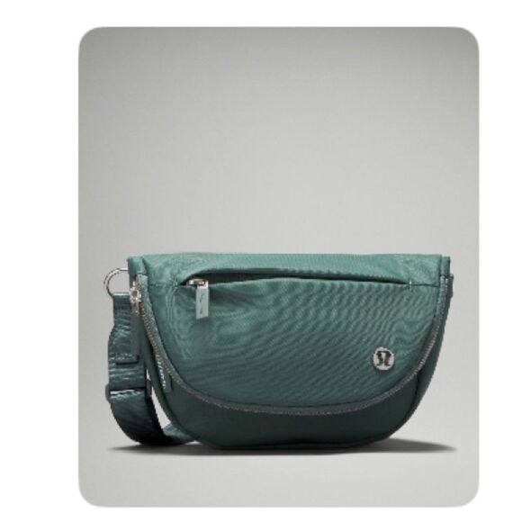LULULEMON ALL NIGHT FESTIVAL BAG MEDIUM FORREST GREEN 2L micro bag NWT Perfect - Picture 1 of 7